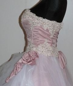 http://www.spolecensky-salon.cz/files/plesove-saty-10--quinceanera[16].jpg